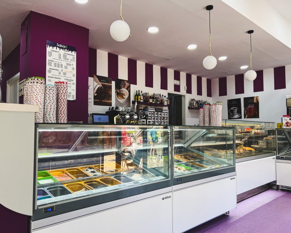 Cafetería Heladería en Montequinto, Sevilla